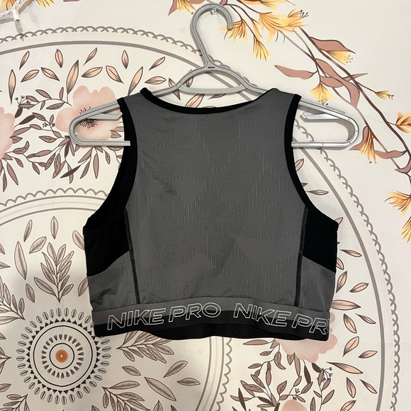 Nike Pro top - Picture 2 of 3